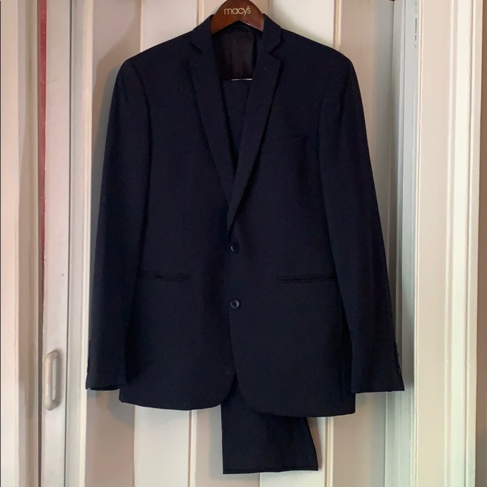 Macy’s dark blue suit Great condition 100% wool